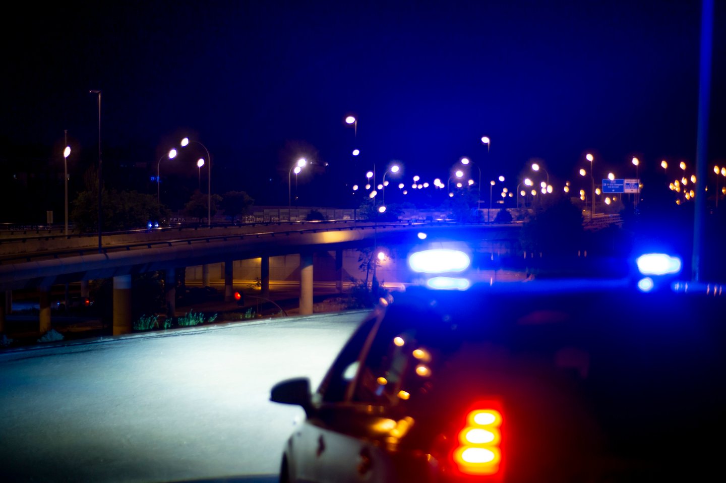 Bélgica. Tiroteio junto a estação de metro no centro de Bruxelas. Polícia procura homens armados com Kalashnikov