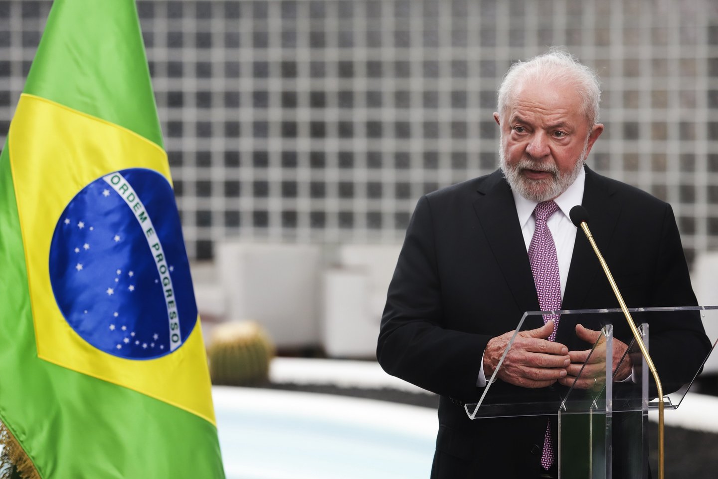 Lula diz que Bolsonaro tem direito a “presunção de inocência” na acusação de golpe de Estado