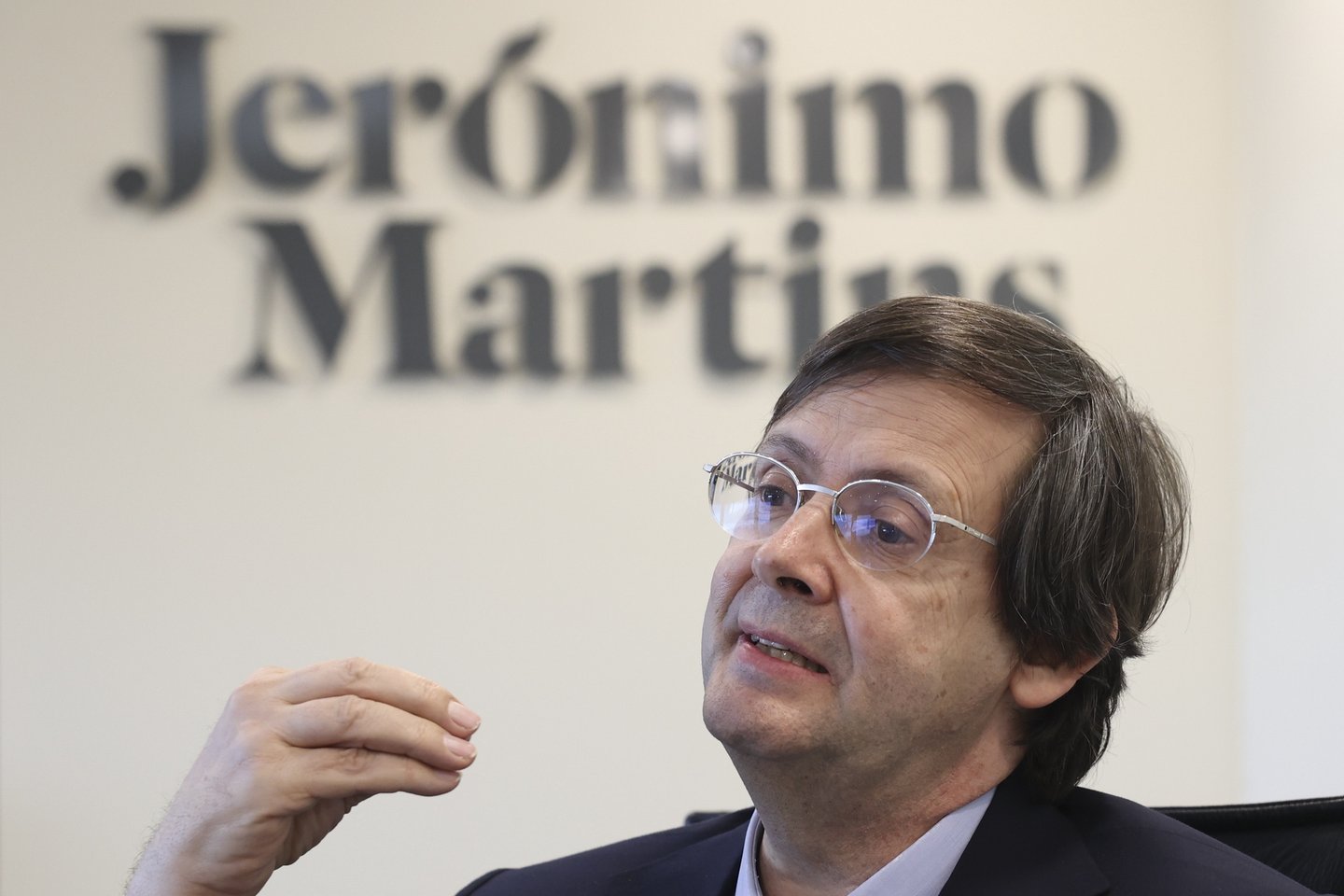 O presidente da Jerónimo Martins, Pedro Soares dos Santos, em declarações durante uma entrevista à agência Lusa, em Lisboa, 07 de março de 2024. O presidente da Jerónimo Martins considera que a distribuição em Portugal vai estar "totalmente focada na restauração" em 10 anos e que o grupo vai crescer no agroalimentar, um "novo braço de negócio". (ACOMPANHA TEXTO DA LUSA DO DIA 17 DE MARÇO DE 2024). MANUEL DE ALMEIDA/LUSA