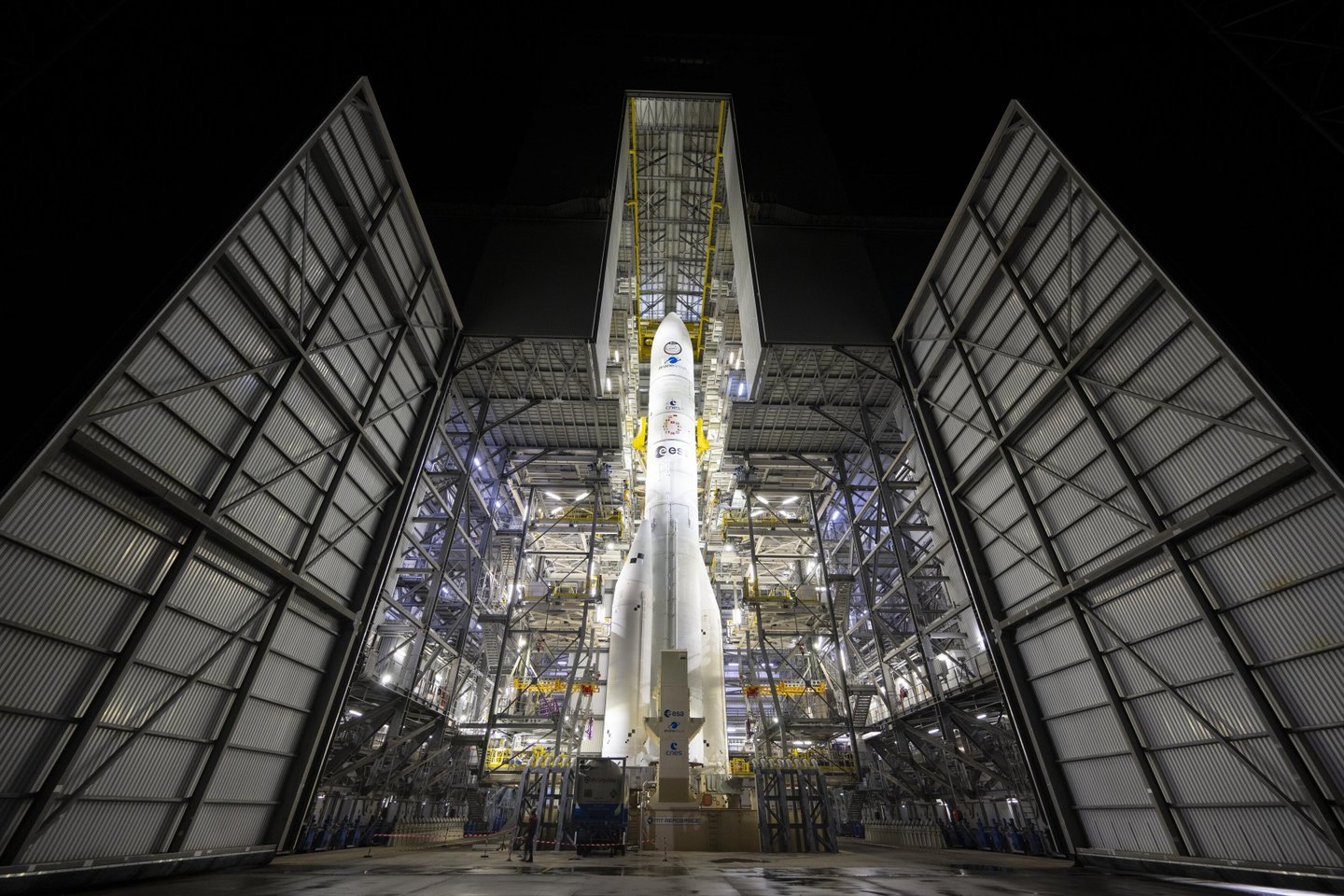 https://s3.observador.pt/wp-content/uploads/2024/07/09181211/ariane-6-the-day-of-launch.jpg