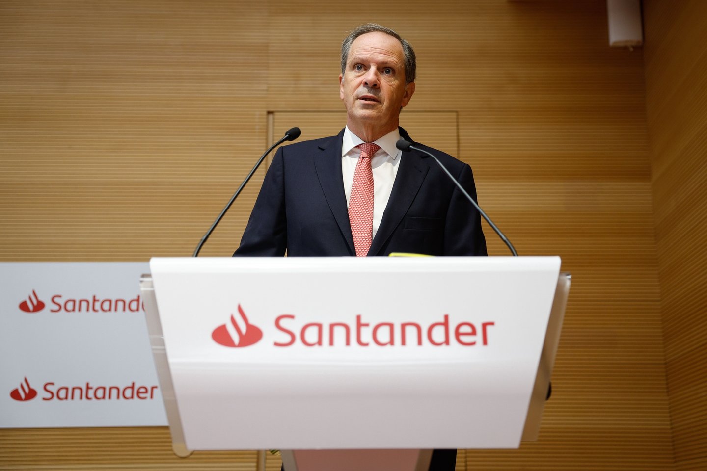 Santander Portugal lucra 990 milhões de euros