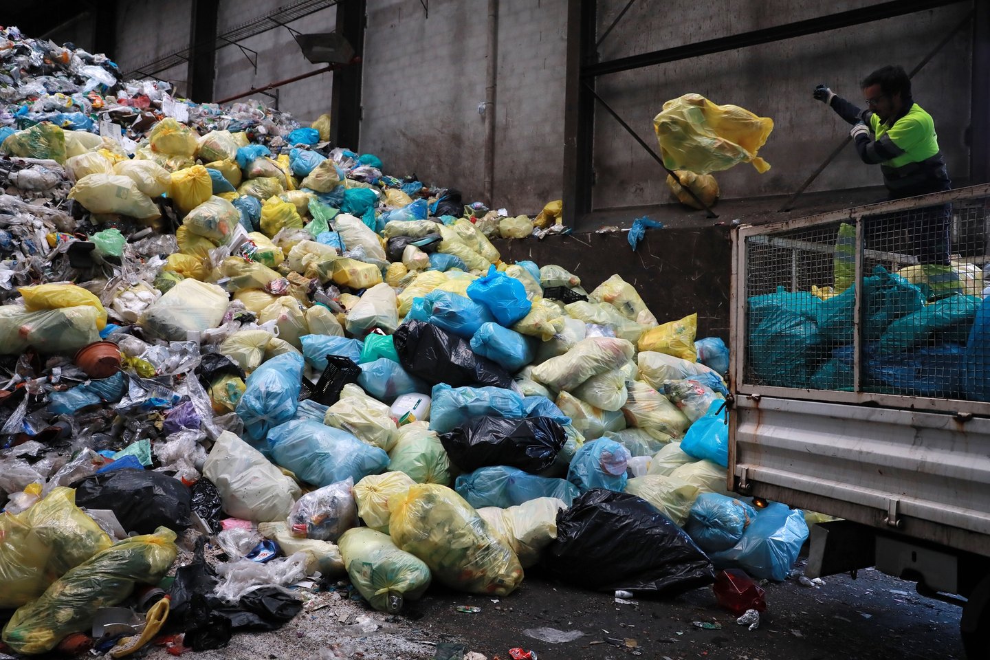 Mais lixo e menos reciclagem do que o exigido em Portugal
