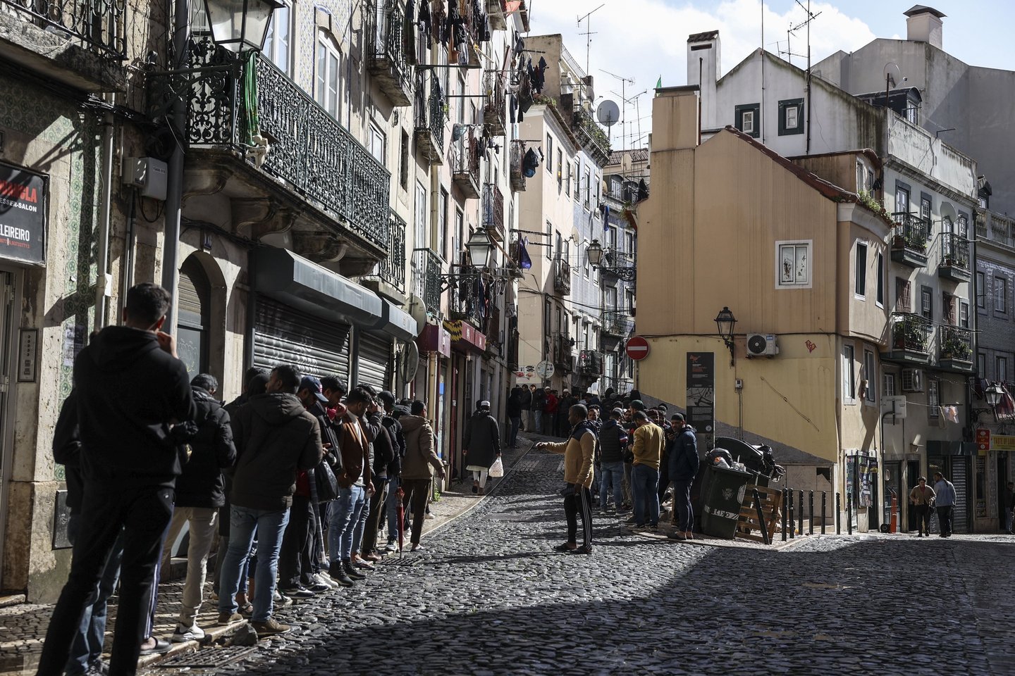 Moradores protestam contra Hotel Social na Mouraria e pedem habitação acessível em Lisboa