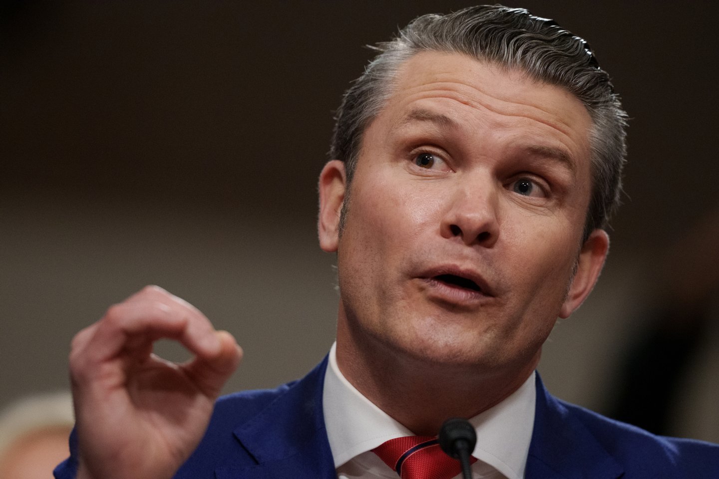 Pete Hegseth assume que não “é uma pessoa perfeita”, mas continua a negar acusações de agressão sexual e diz-se capaz de assumir Pentágono