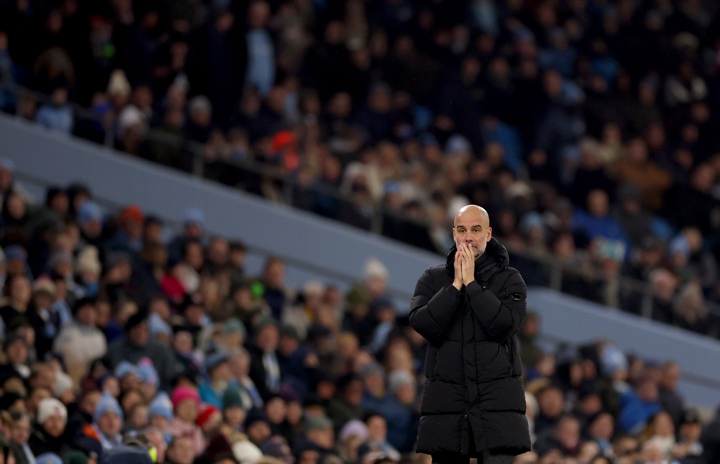 “Feliz e satisfeito” ou a pedir um cartão amarelo? O estranho momento entre Guardiola e Ortega depois do empate do City