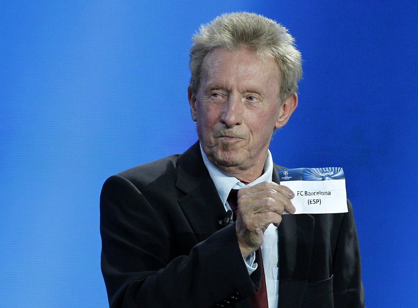 Denis Law, lenda do Manchester United, morre aos 84 anos