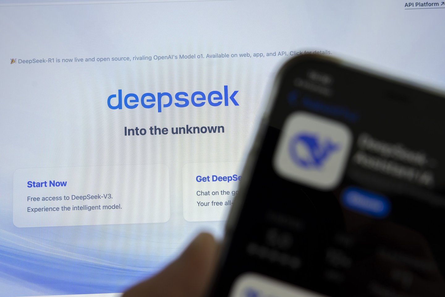 DeepSeek. “Ou cumprem, ou não prestam serviços”