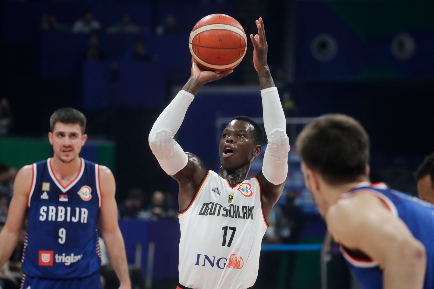 Três equipas em 12 horas, oito equipas em quatro anos, dez equipas na carreira: a “escravidão moderna” de Dennis Schröder