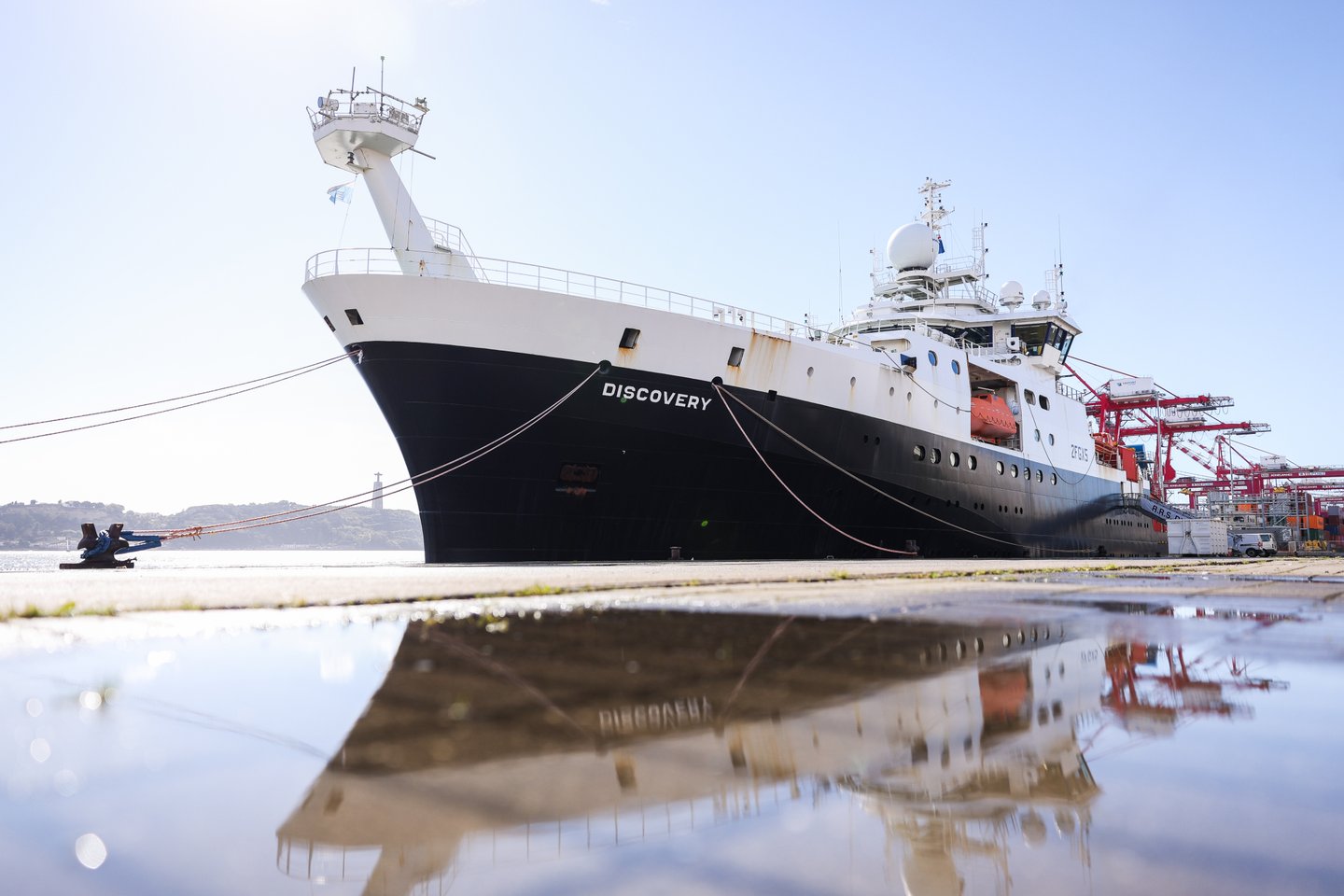 As praxes no Equador, a investigação dos oceanos e Tina, a “faz tudo”. Uma viagem ao RRS Discovery, “o navio cheio de Ciência”