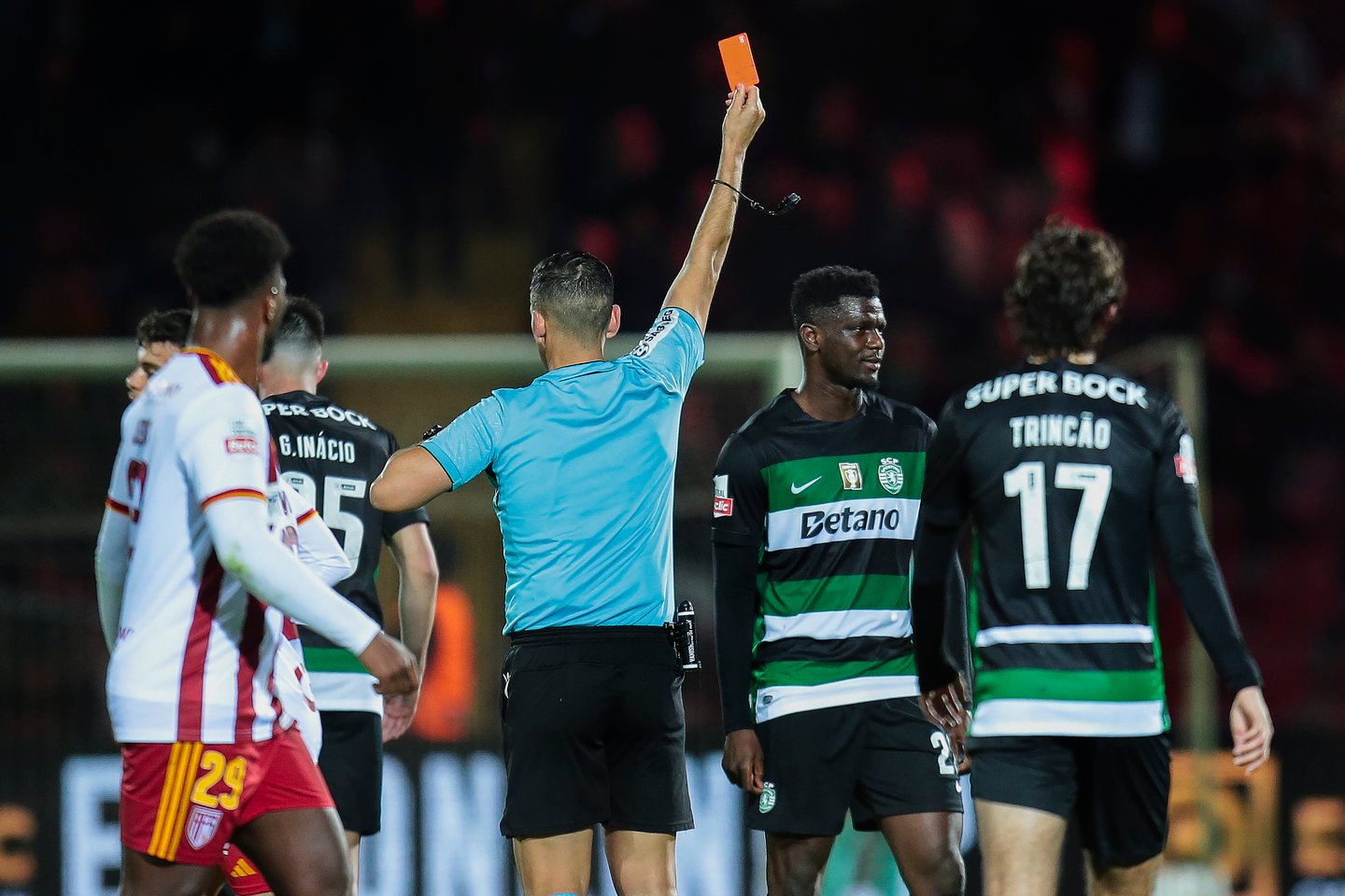 Diomande, a cara de uma equipa que não sabe fugir à teoria do caos (a crónica do AVS-Sporting)