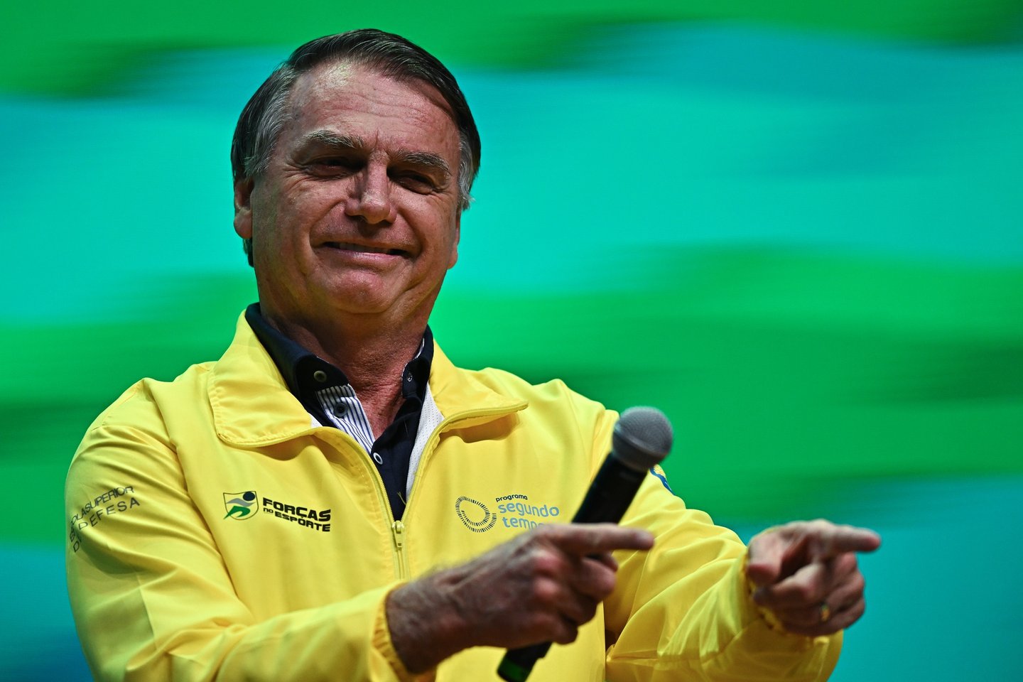 Jair Bolsonaro recebido por milhares de apoiantes no Rio de Janeiro