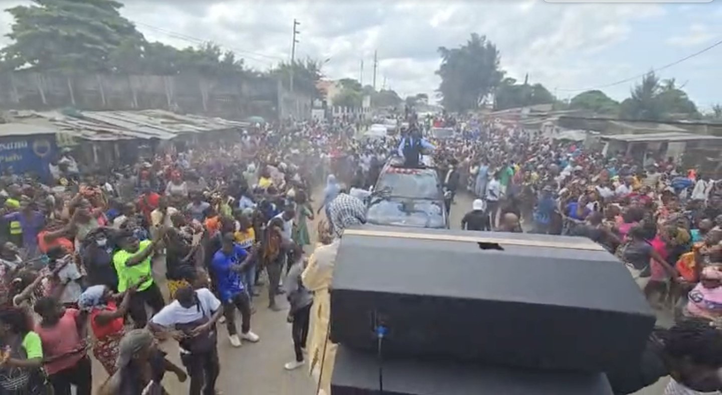 Maputo. Caravana de Venâncio Mondlane atingida a tiro, há 16 feridos, incluindo crianças e elemento da equipa do político