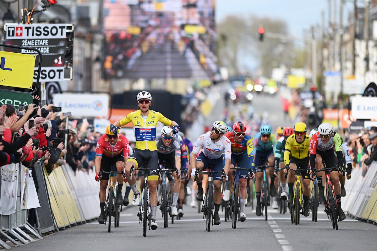 Quando é para acelerar não há quem consiga batê-lo: Tim Merlier volta a ganhar e segura camisola amarela do Paris-Nice