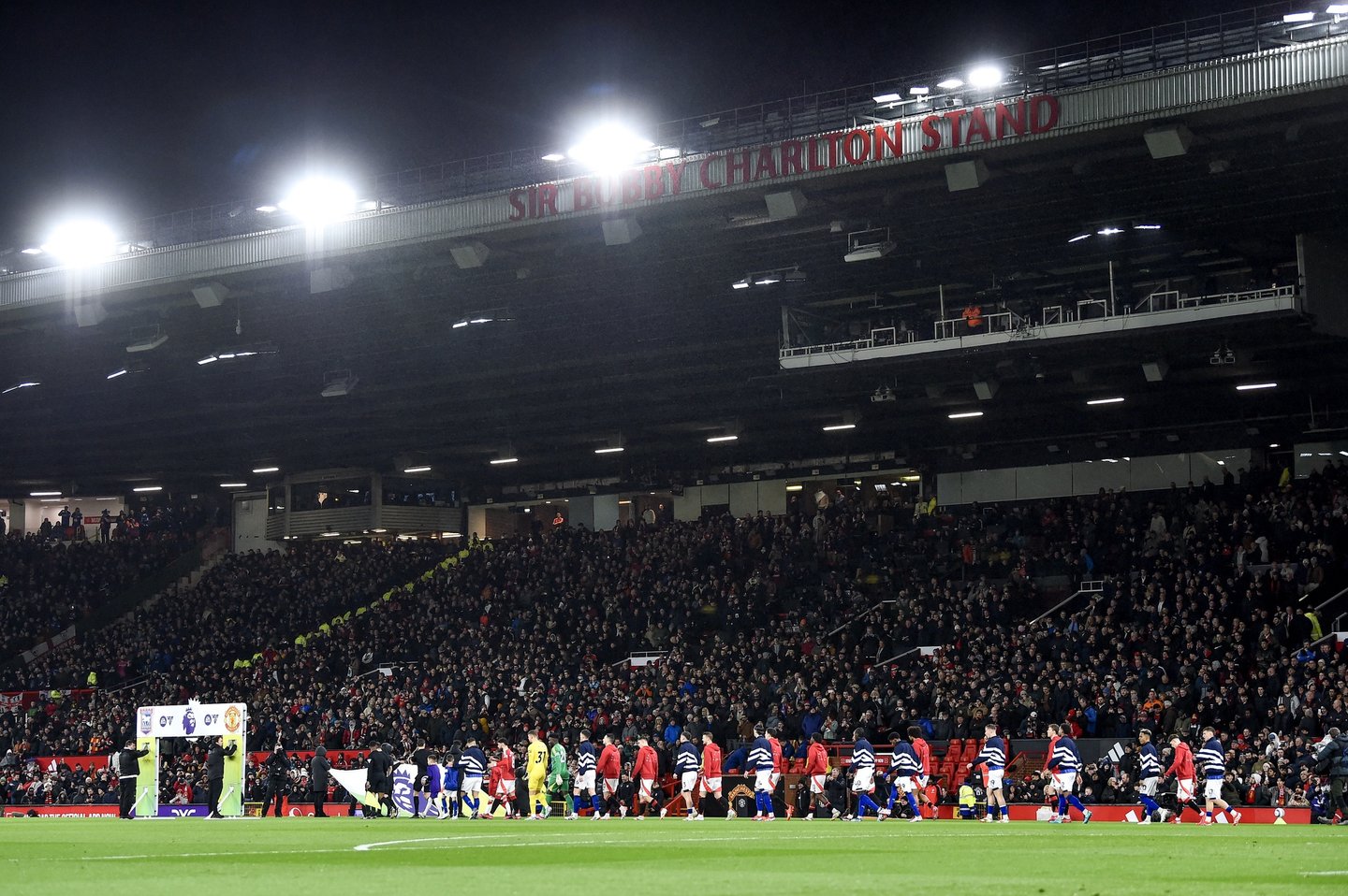 Manchester United quer construir estádio com 100 mil lugares