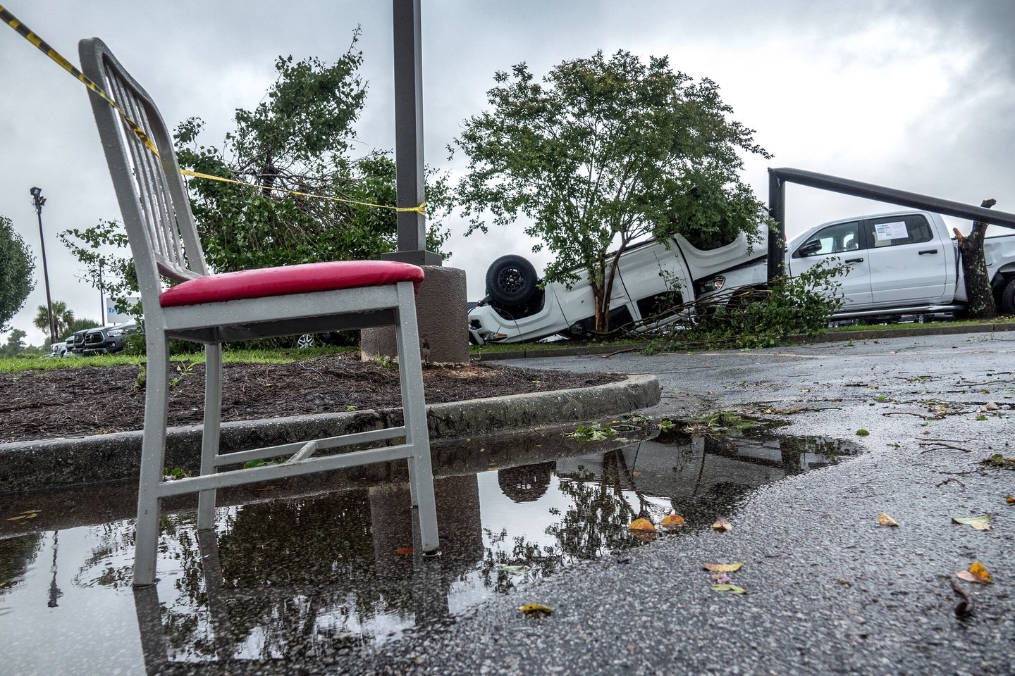 Tempestade provoca incêndios e acidentes que mataram três pessoas nos EUA