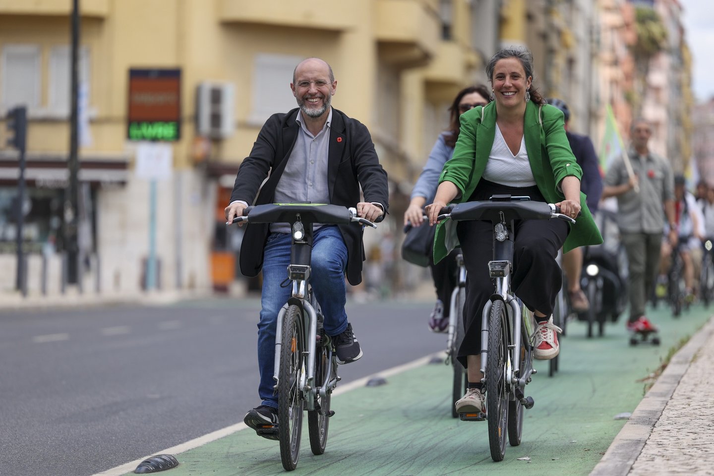 Livre com "pedalada" para governação à esquerda