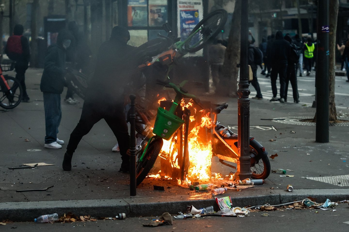 Trabalho dos portugueses afetado por tumultos em Paris